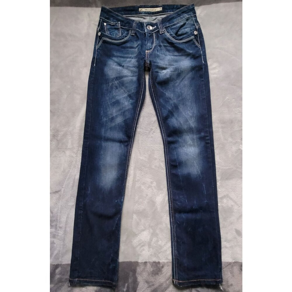 26/32 | Straight-Leg Jeans